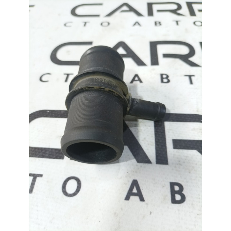 Фланець (система охолодження) Nissan Juke F15 2013 1.6 1320902