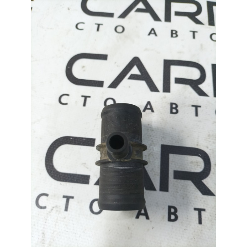 Фланець (система охолодження) Nissan Juke F15 2013 1.6 1320902