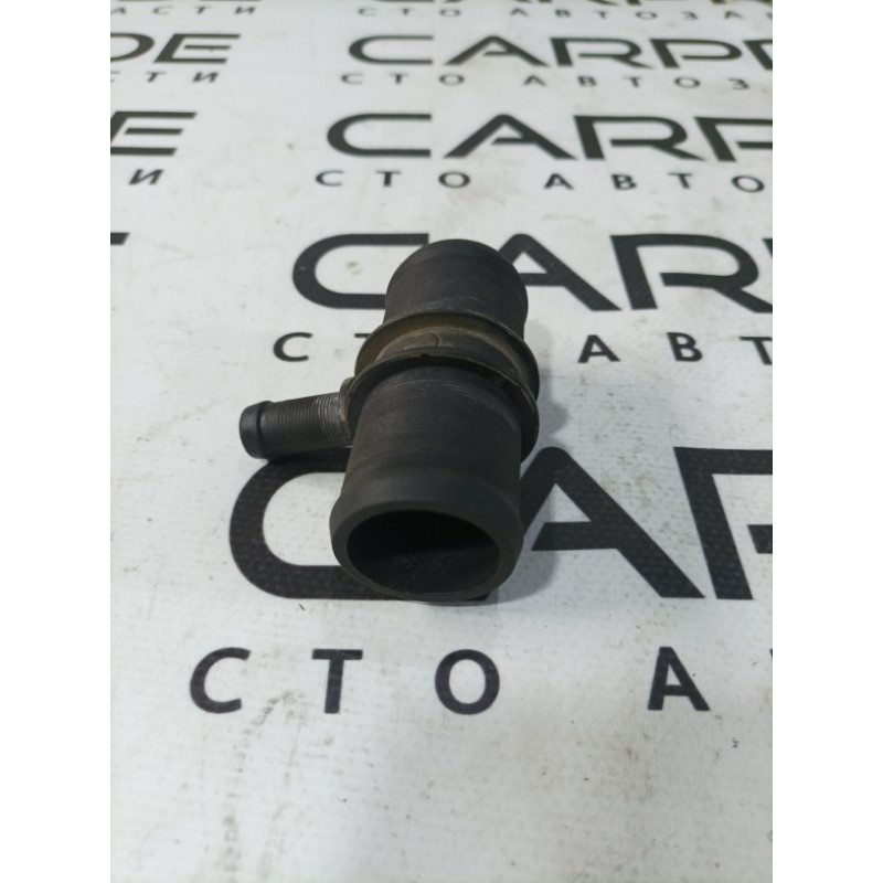 Фланець (система охолодження) Nissan Juke F15 2013 1.6 1320902