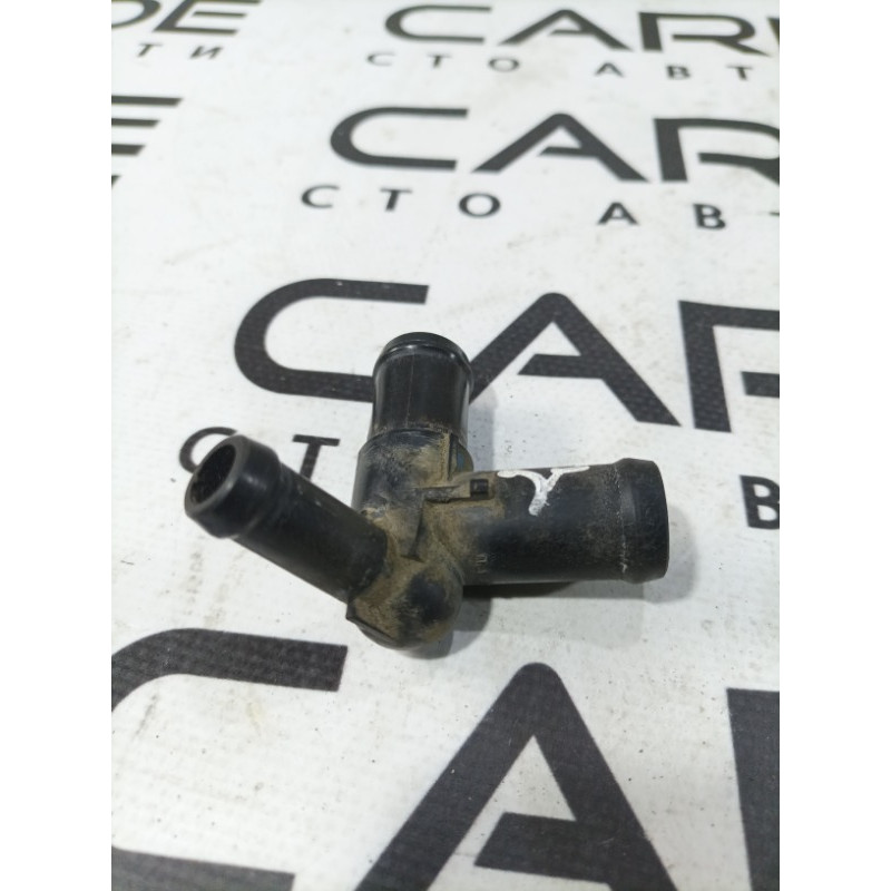 Фланець (система охолодження) Nissan Juke F15 2013 1.6