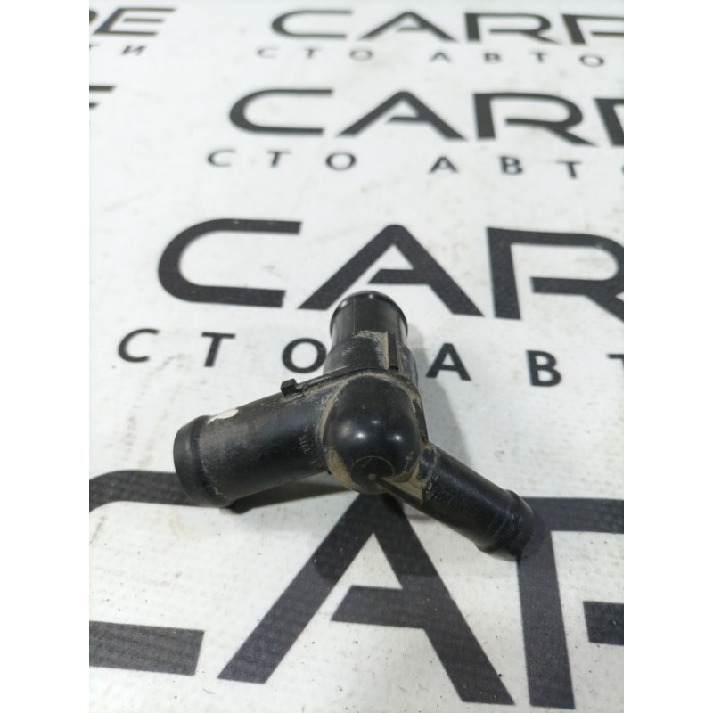 Фланець (система охолодження) Nissan Juke F15 2013 1.6