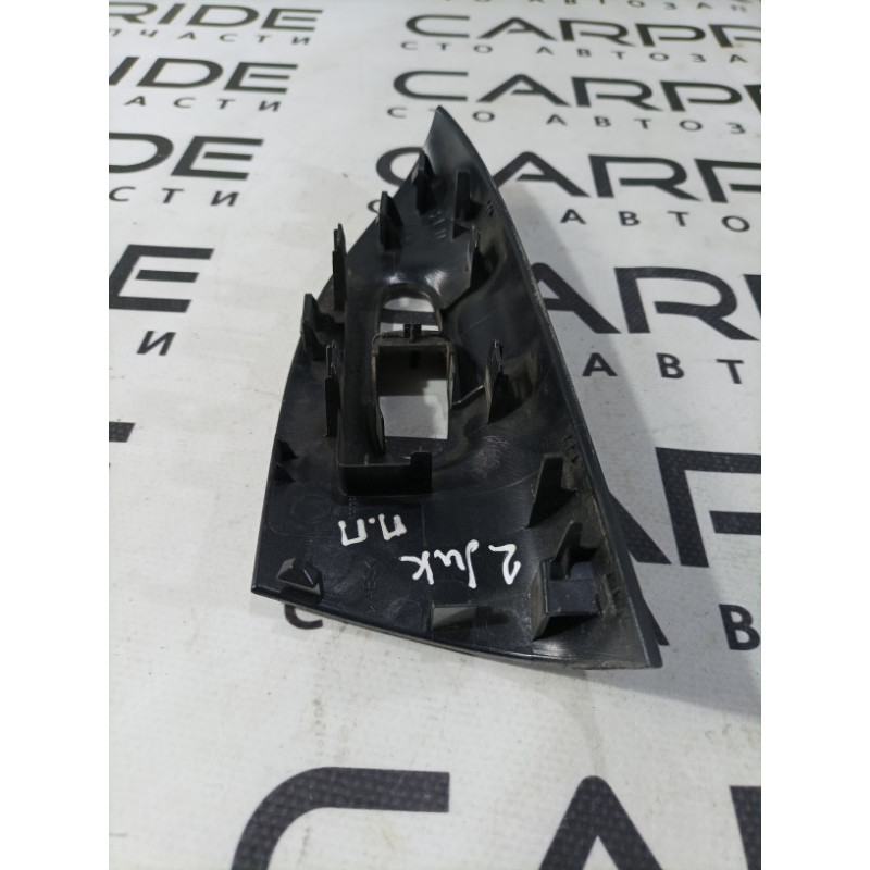 Накладка кнопок склопідйомника (салон) Nissan Juke F15 2013 1.6 809601km3a