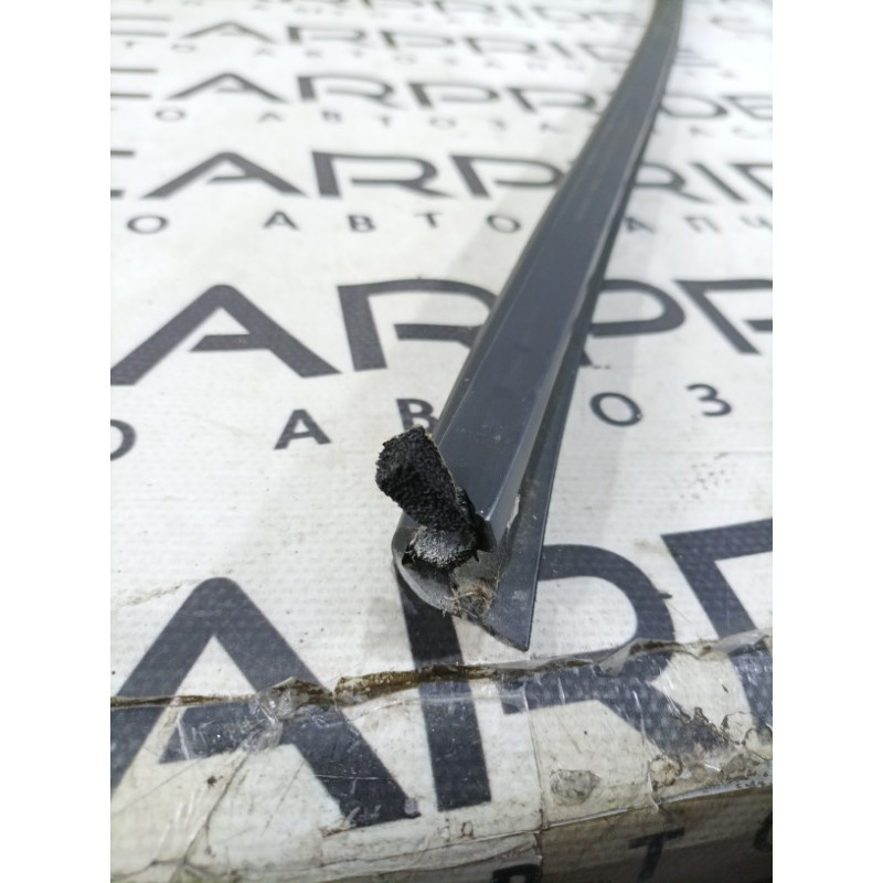 Молдинг стекла внутренний (наружные элементы кузова) Hyundai Sonata LF 82241C1000