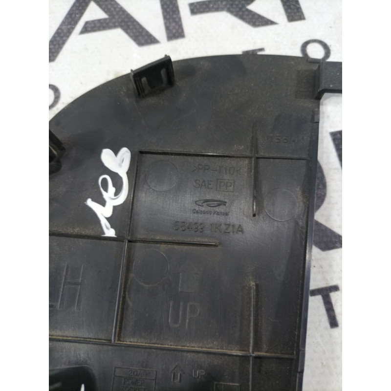 Накладка торпеды боковая (салон) Nissan Juke F15 2013 1.6 684991kz1a