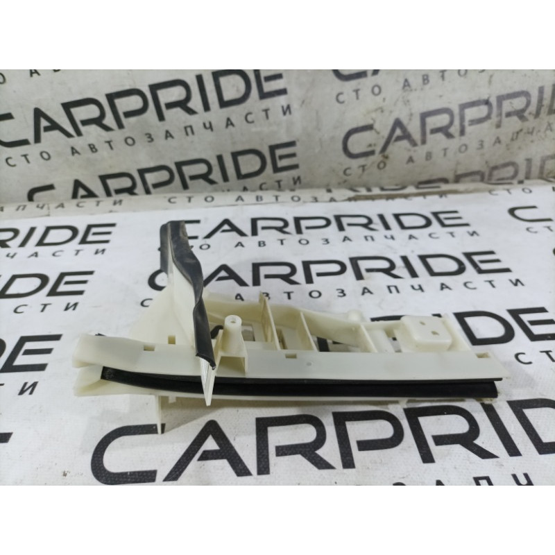 Направляющая стекла двери (кузов и элементы) Ford Focus MK3 2016 2.0 f1eba264a26ae