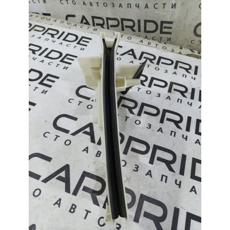 Направляющая стекла двери (кузов и элементы) Ford Focus MK3 2016 2.0 f1eba264a26ae