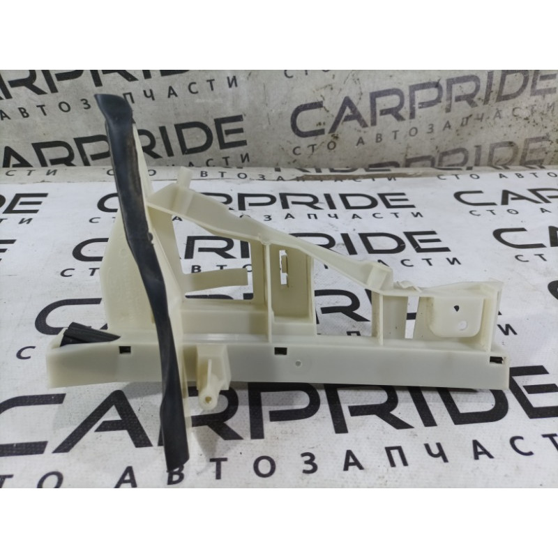 Направляющая стекла двери (кузов и элементы) Ford Focus MK3 2016 2.0 f1eba264a26ae