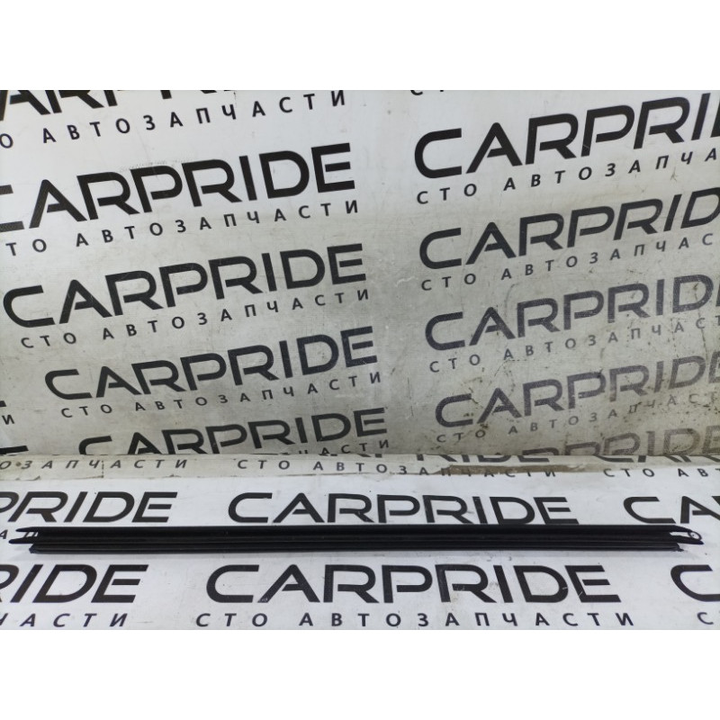 Молдинг стекла внутренний (наружные элементы кузова) Ford Focus MK3 2016 2.0 CV6Z5825860A