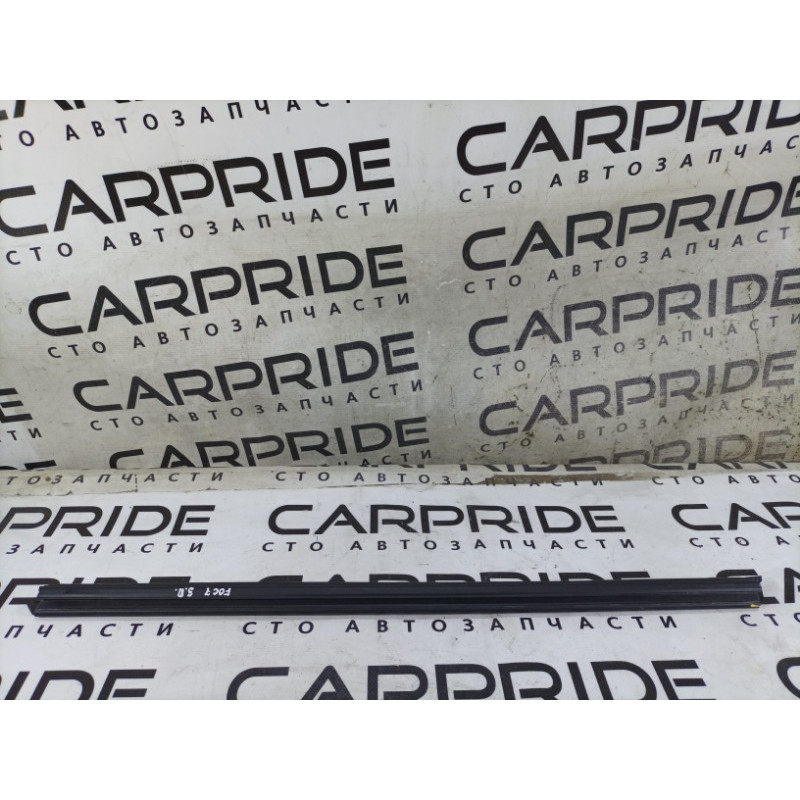 Молдинг стекла внутренний (наружные элементы кузова) Ford Focus MK3 2016 2.0 CV6Z5825860A