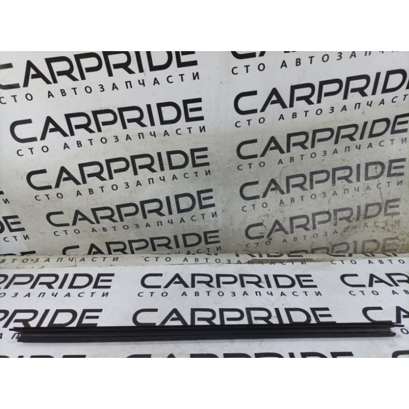 Молдинг стекла внутренний (наружные элементы кузова) Ford Focus MK3 2016 2.0 CV6Z5825860A