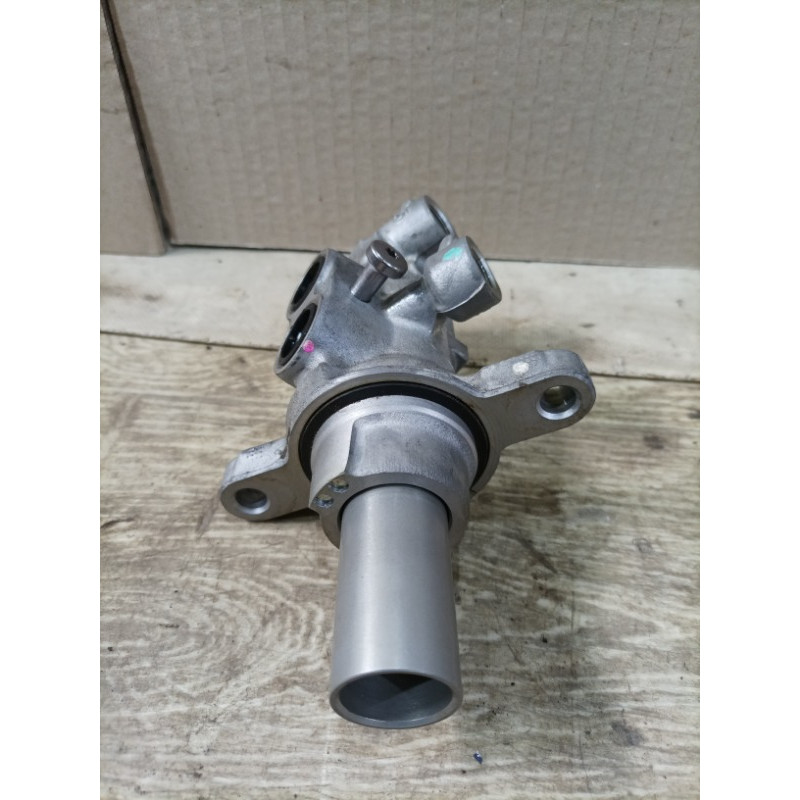 Главный тормозной цилиндр (тормозная система) Ford Focus MK3 2016 2.0 ev612140p