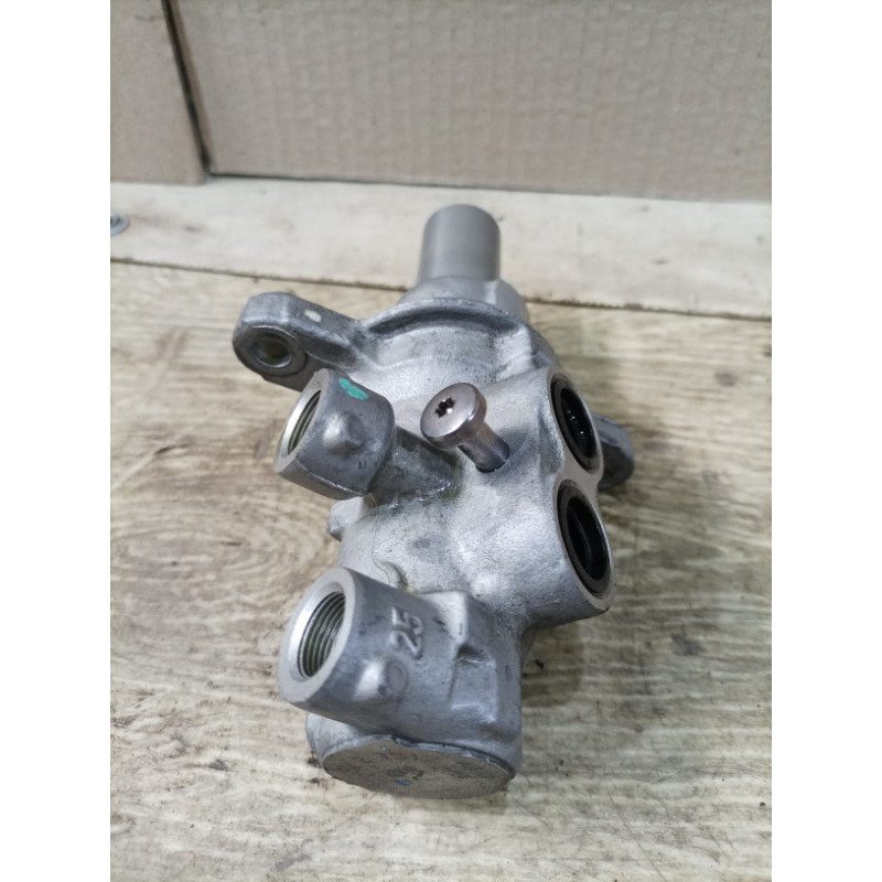 Главный тормозной цилиндр (тормозная система) Ford Focus MK3 2016 2.0 ev612140p