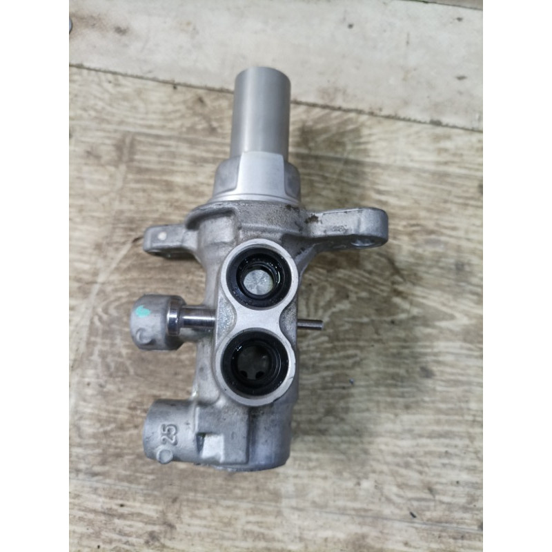 Главный тормозной цилиндр (тормозная система) Ford Focus MK3 2016 2.0 ev612140p