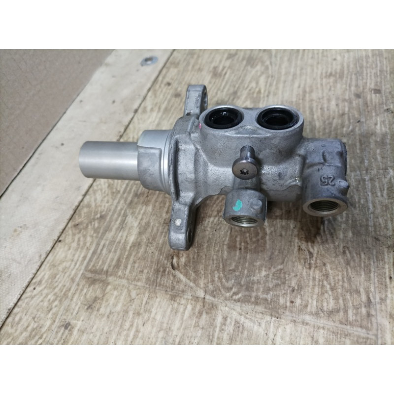 Главный тормозной цилиндр (тормозная система) Ford Focus MK3 2016 2.0 ev612140p