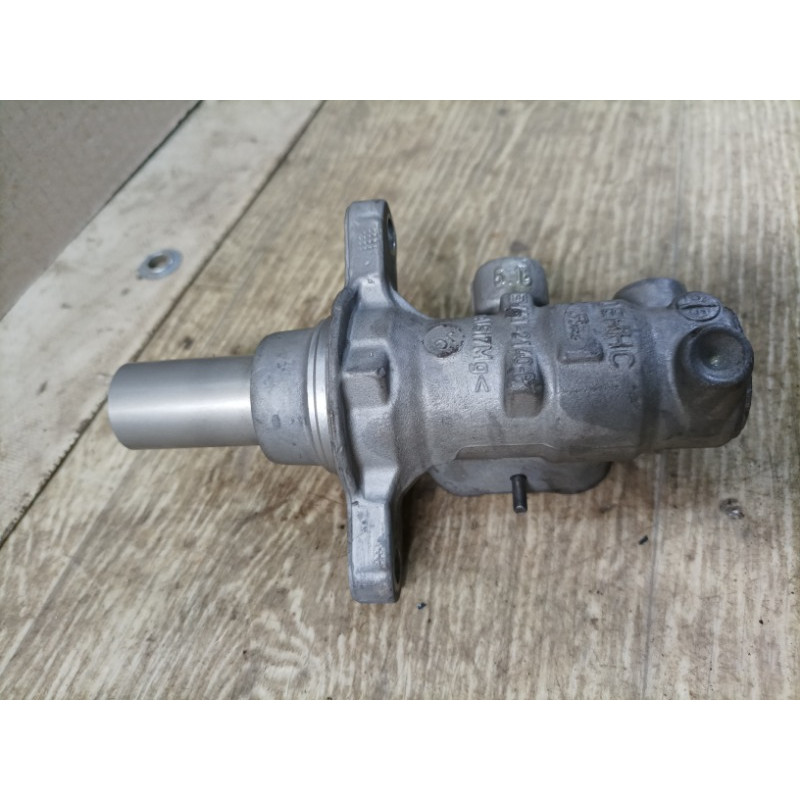 Главный тормозной цилиндр (тормозная система) Ford Focus MK3 2016 2.0 ev612140p