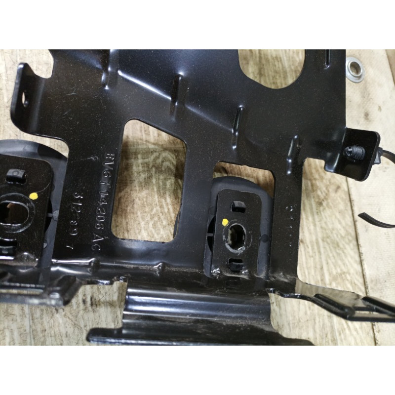 Кронштейн блока предохранителей (кузов и элементы) Ford Focus MK3 2016 2.0 bv6t14206ac