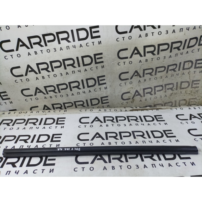 Молдинг стекла внутренний (наружные элементы кузова) Ford Focus MK3 2016 2.0 CV6Z5825861A