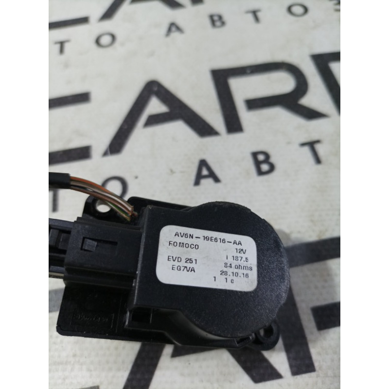 Привод заслонки отопителя (отопление и кондиционирование) Ford Focus MK3 2016 2.0 av6n19e616aa