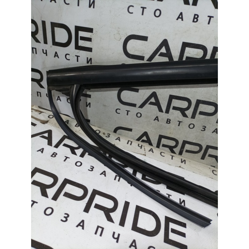 Уплотнитель стекла двери (кузов и элементы) FORD ESCAPE MK3 2014 1.6 CJ5Z7825767A