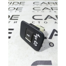 Кнопка открывания крышки багажника