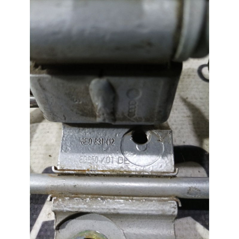 Петля двери (кузов и элементы) AUDI A4 B6 2.4BDV 8e0831412