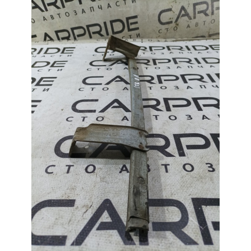 Направляющая стекла двери (кузов и элементы) Ford Transit Connect 1 2005 1.8L 4379165