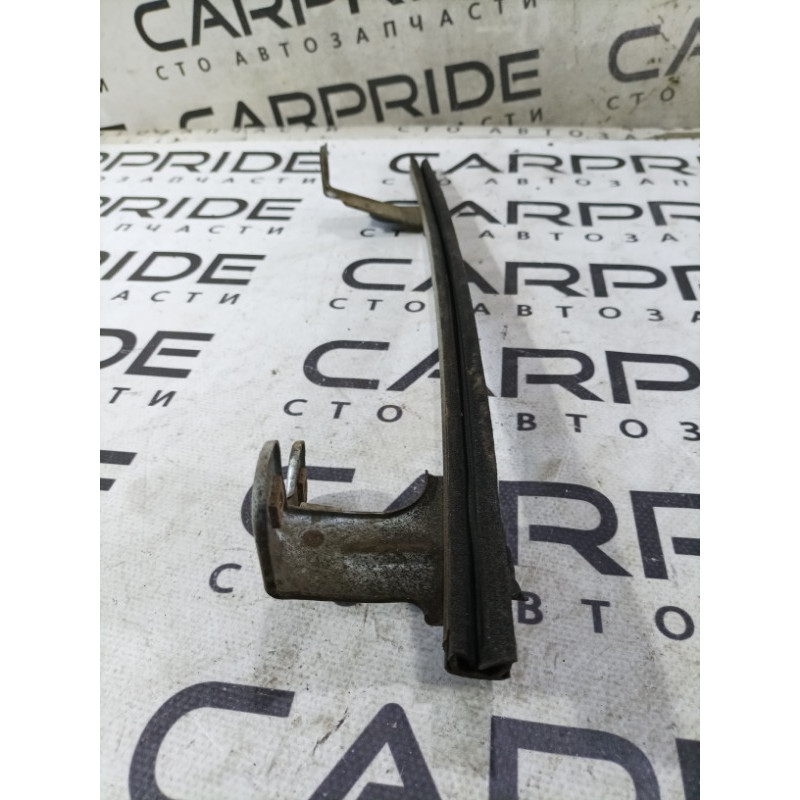 Направляющая стекла двери (кузов и элементы) Ford Transit Connect 1 2005 1.8L 4379165