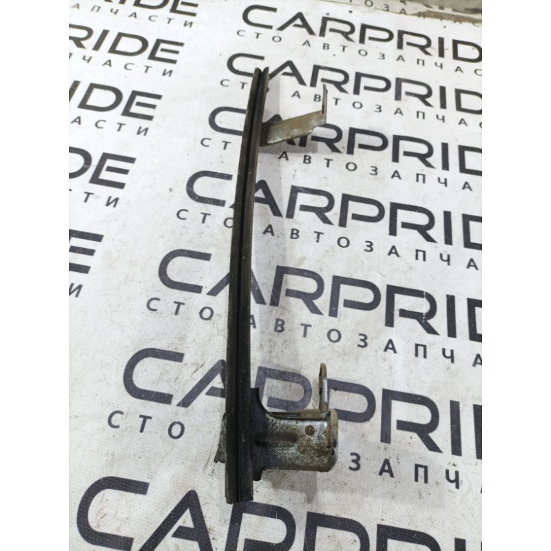 Направляющая стекла двери (кузов и элементы) Ford Transit Connect 1 2005 1.8L 4379164