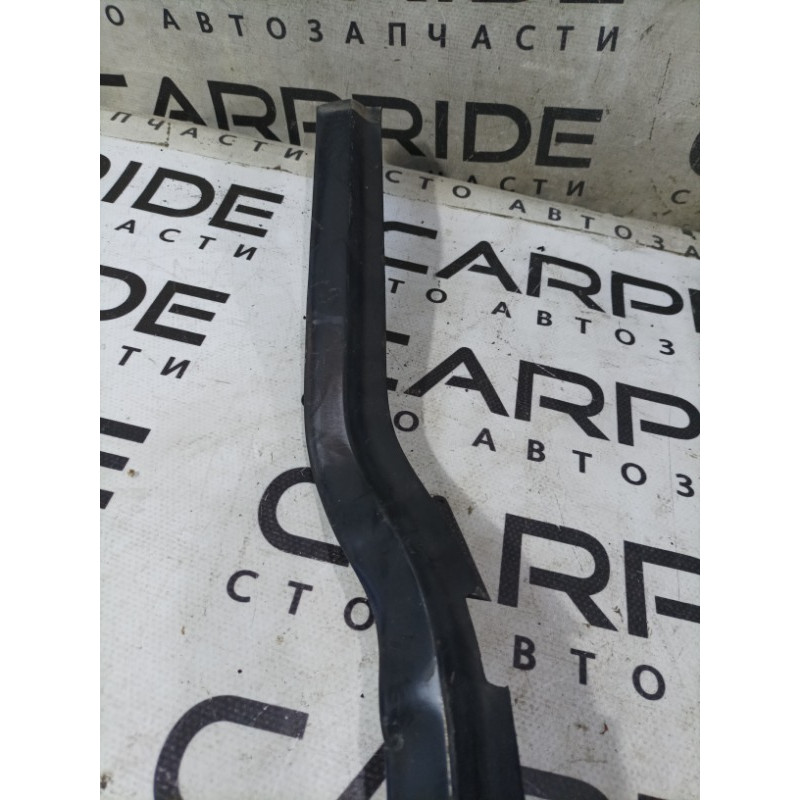 Молдинг стекла (кузов и элементы) Ford Transit Connect 1 2005 1.8L 4526431