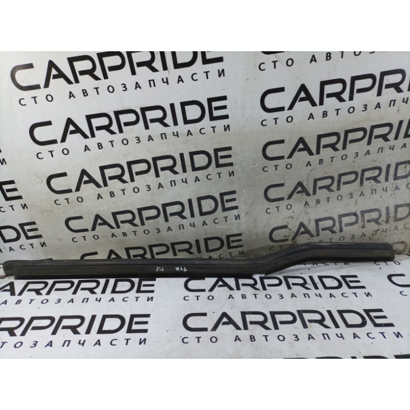 Молдинг стекла (кузов и элементы) Ford Transit Connect 1 2005 1.8L 4526430