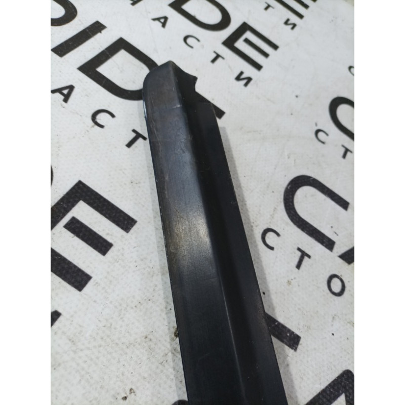 Молдинг стекла (кузов и элементы) Ford Transit Connect 1 2005 1.8L 4526430