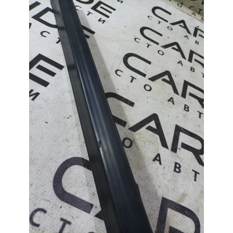 Молдинг стекла (кузов и элементы) Ford Transit Connect 1 2005 1.8L 4526430