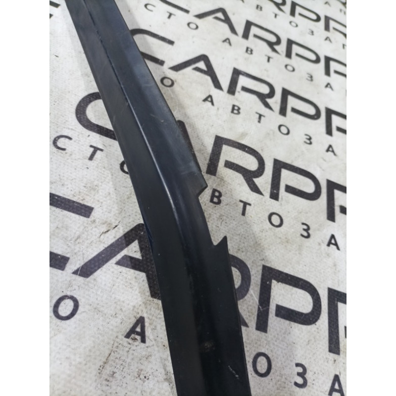 Молдинг стекла (кузов и элементы) Ford Transit Connect 1 2005 1.8L 4526430