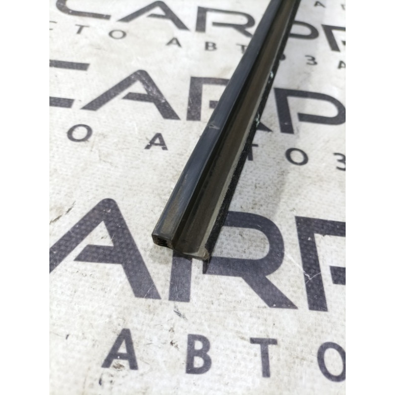 Молдинг стекла (кузов и элементы) Ford Transit Connect 1 2005 1.8L 5194021