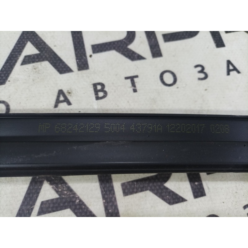 Молдинг стекла внутренний (наружные элементы кузова) Jeep Compass MP 2018 2.4 68242129aa