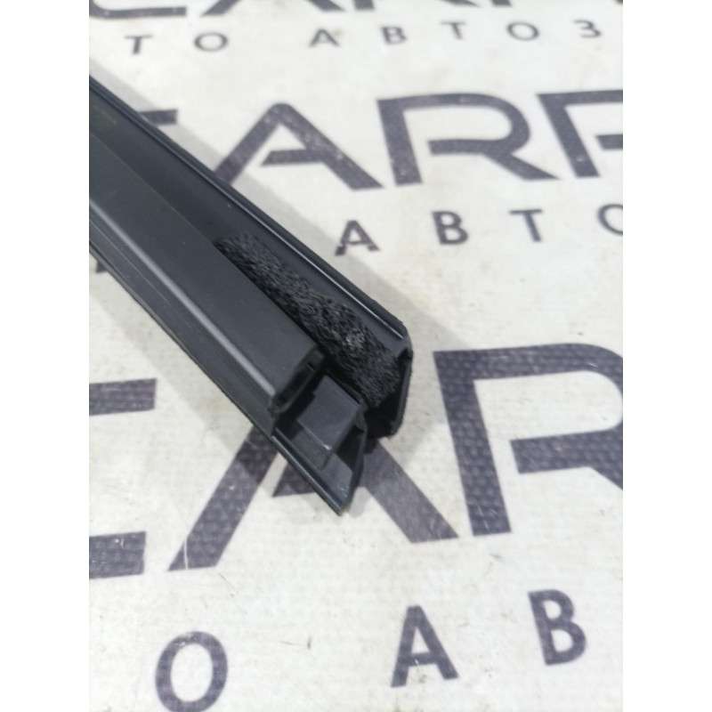 Молдинг стекла внутренний (наружные элементы кузова) Jeep Compass MP 2018 2.4 68242129aa