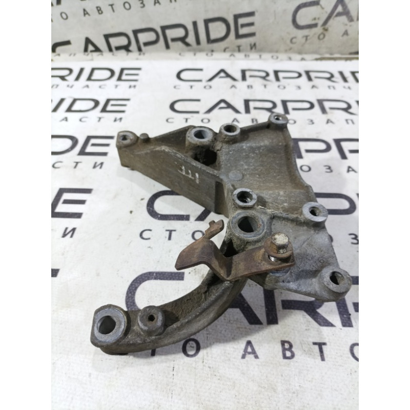 Кронштейн насоса гидроусилителя (кронштейны двигателя) Ford Transit Connect 1 2005 1.8L 97bb3k738ca