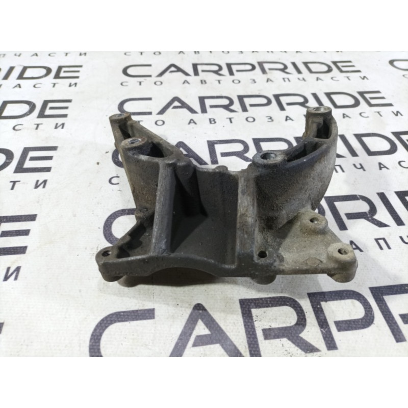 Кронштейн насоса гидроусилителя (кронштейны двигателя) Ford Transit Connect 1 2005 1.8L 97bb3k738ca