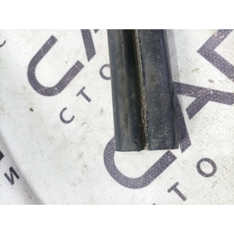 Уплотнитель проема двери (кузов и элементы) Ford Transit Connect 1 2005 1.8L 5169963