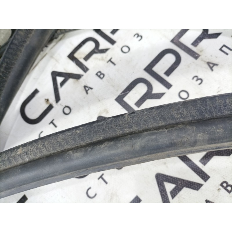 Уплотнитель проема двери (кузов и элементы) Ford Transit Connect 1 2005 1.8L 5162479