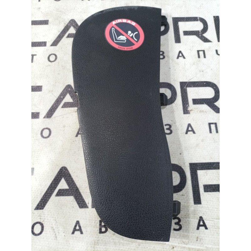 Накладка торпеды боковая (салон) Nissan Juke F15 2013 1.6 684981kz0a