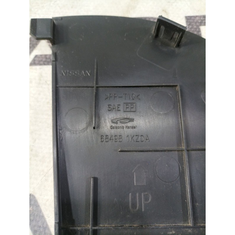 Накладка торпеды боковая (салон) Nissan Juke F15 2013 1.6 684981kz0a