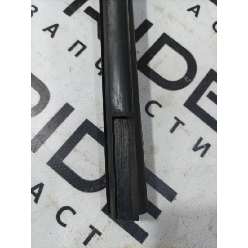 Уплотнитель стекла двери (кузов и элементы) Nissan Juke F15 2013 1.6 80330ba60a