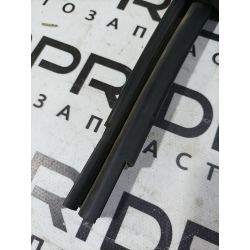 Уплотнитель стекла двери (кузов и элементы) Nissan Juke F15 2013 1.6 80330ba60a