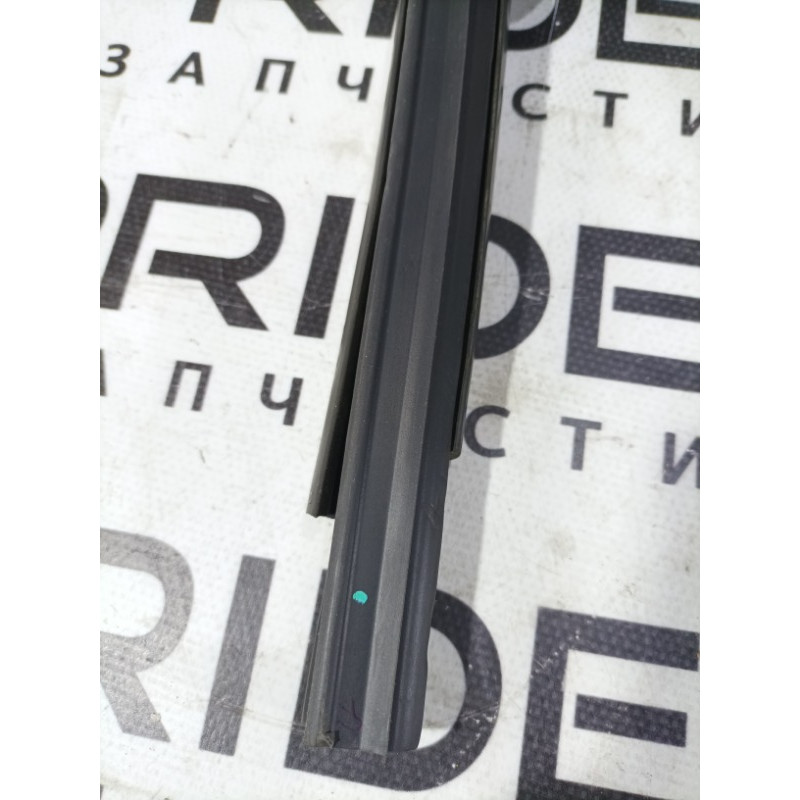 Уплотнитель стекла двери (кузов и элементы) Nissan Juke F15 2013 1.6 80330ba60a