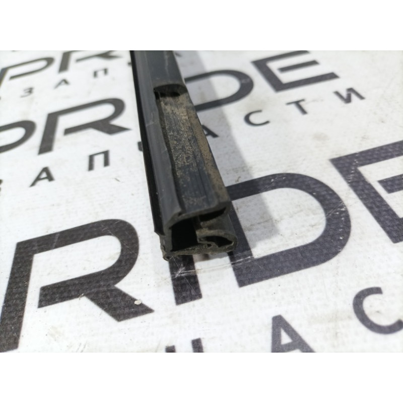 Уплотнитель стекла двери (кузов и элементы) Nissan Juke F15 2013 1.6 80330ba60a