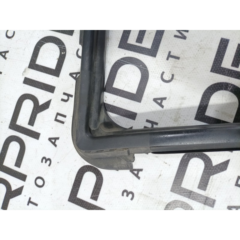 Уплотнитель стекла двери (кузов и элементы) Nissan Juke F15 2013 1.6 80330ba60a