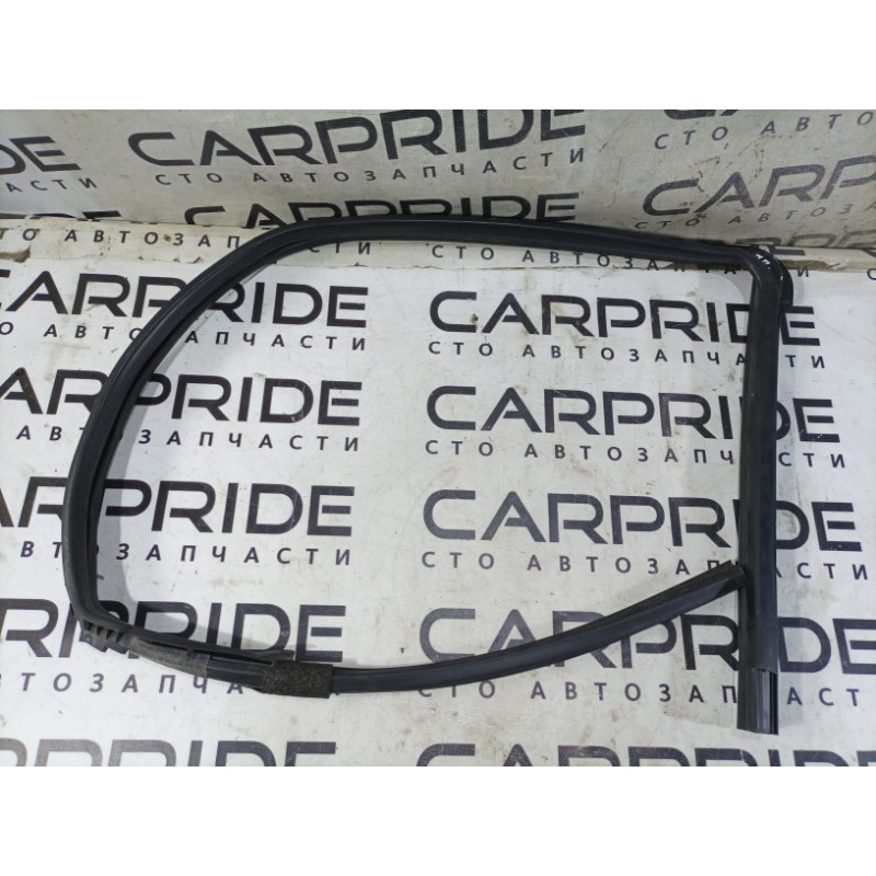 Уплотнитель стекла двери (кузов и элементы) Nissan Juke F15 2013 1.6 80330ba60a