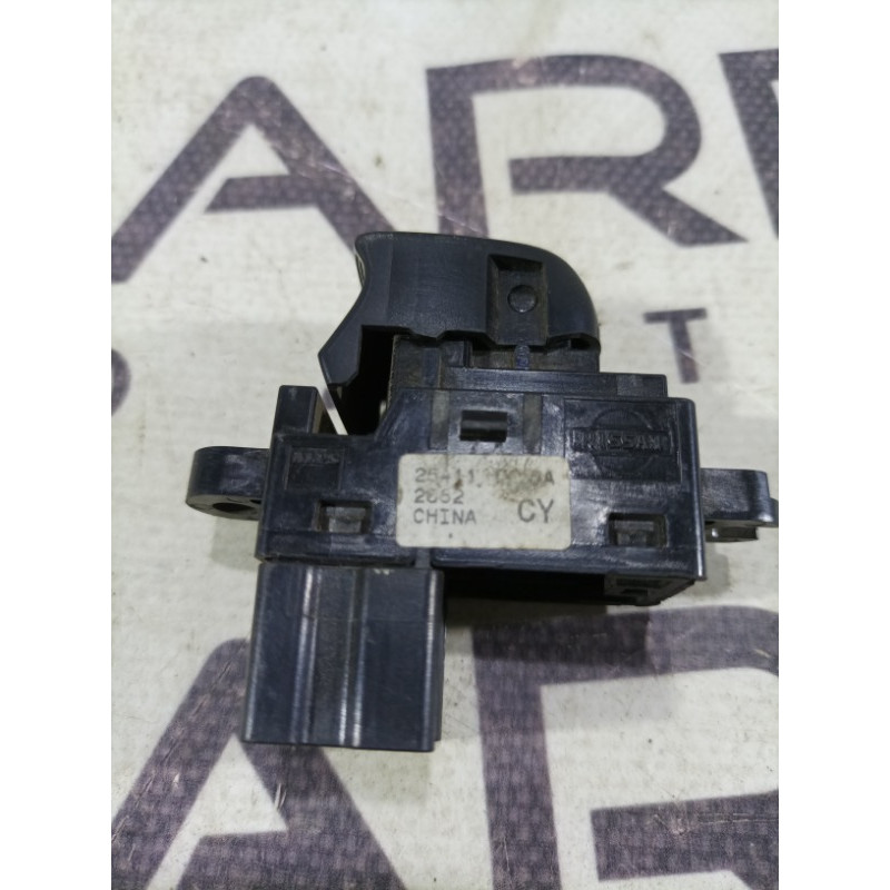 Кнопка стеклоподъемника (электрика / кнопки) Nissan Juke F15 2013 1.6 254111KL5A