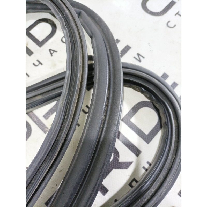 Уплотнитель проема багажника (кузов и элементы) Nissan Juke F15 2013 1.6 908301KA0C